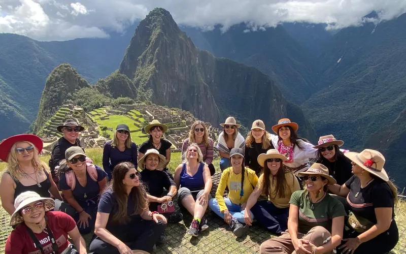 Por que viajar em grupo de mulheres para Machu Picchu?