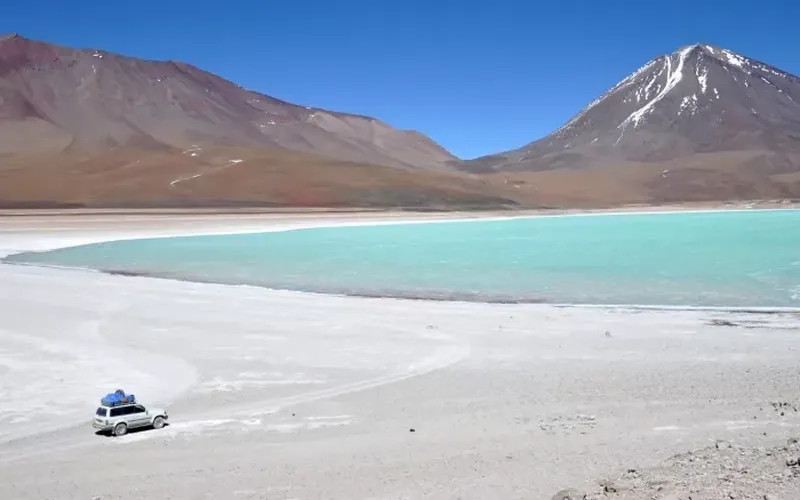 Conheça a incrível coloração da Laguna Verde na Bolívia