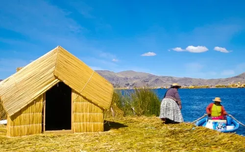Conheça as famosas Ilhas flutuantes dos Uros no Lago Titicaca (Peru)